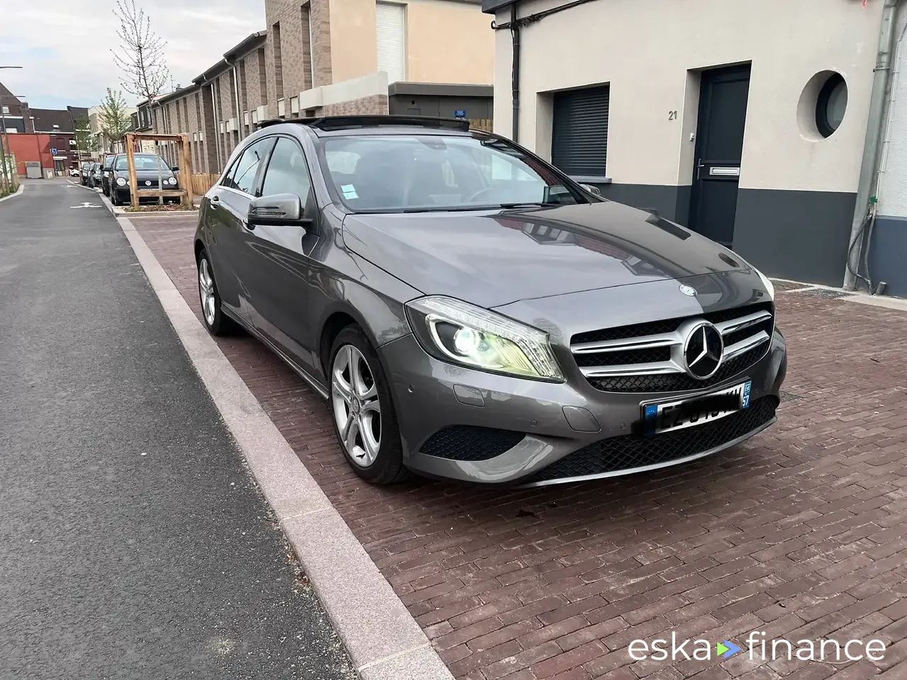 Lízing Sedan MERCEDES A 200 2013