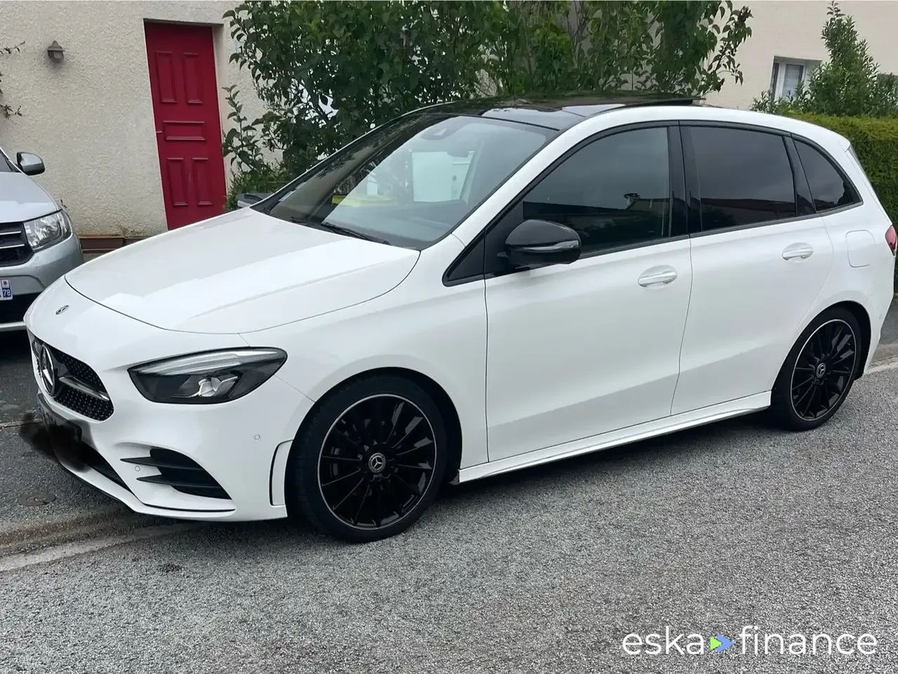 Lízing Hatchback MERCEDES B 180 2019