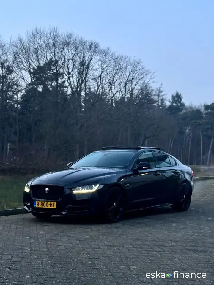 Lízing Sedan Jaguar XE 2016