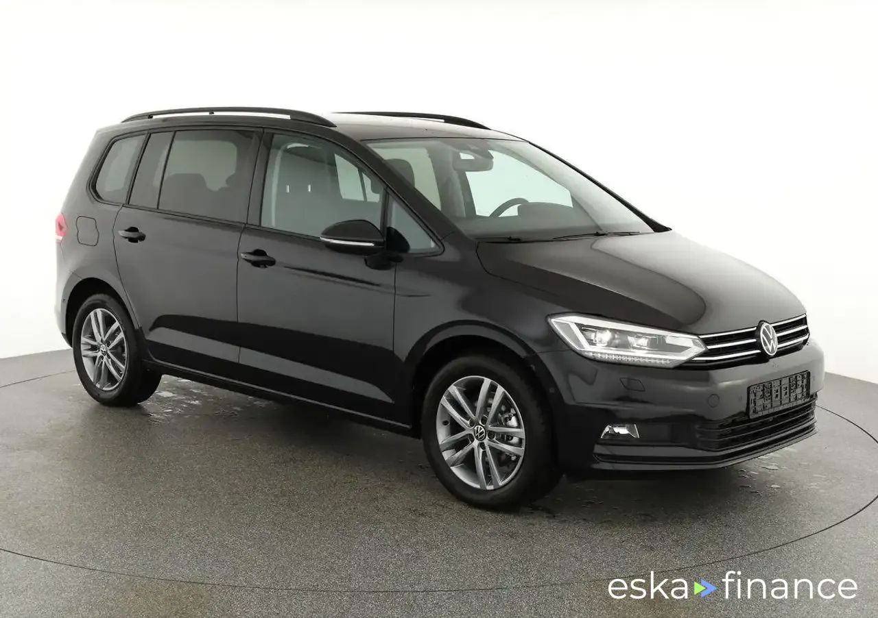 Lízing Hatchback Volkswagen Touran 2024