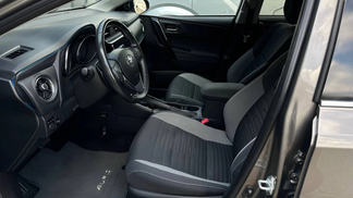 Hatchback Toyota Auris 2016