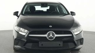 Lízing Hatchback MERCEDES A 200 2021