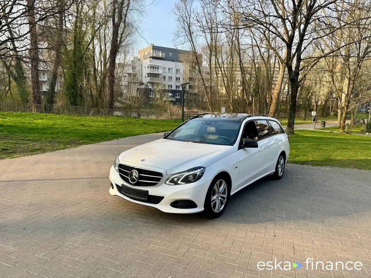 Finansowanie Wóz MERCEDES E 220 2016