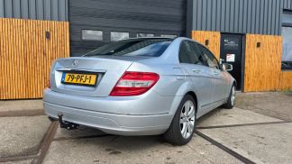 Lízing Sedan MERCEDES C 180 2011