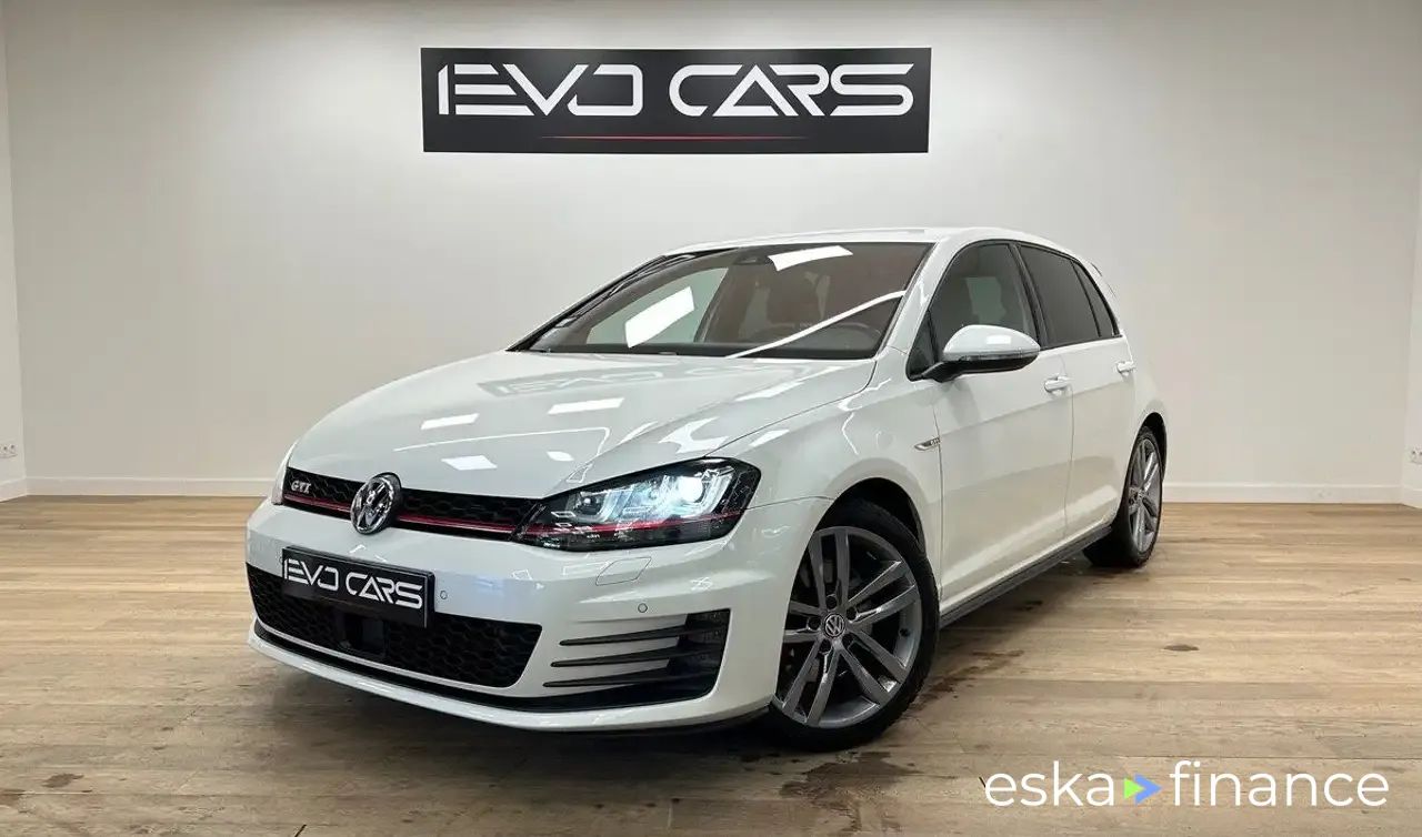 Lízing Sedan Volkswagen Golf 2015