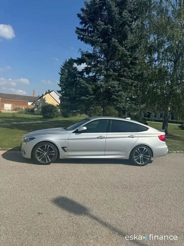 Financování Sedan BMW 320 2019