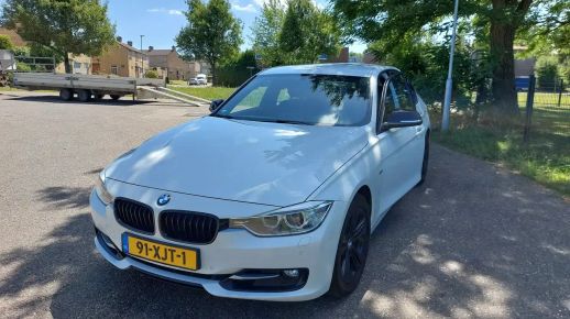 BMW 320 2012