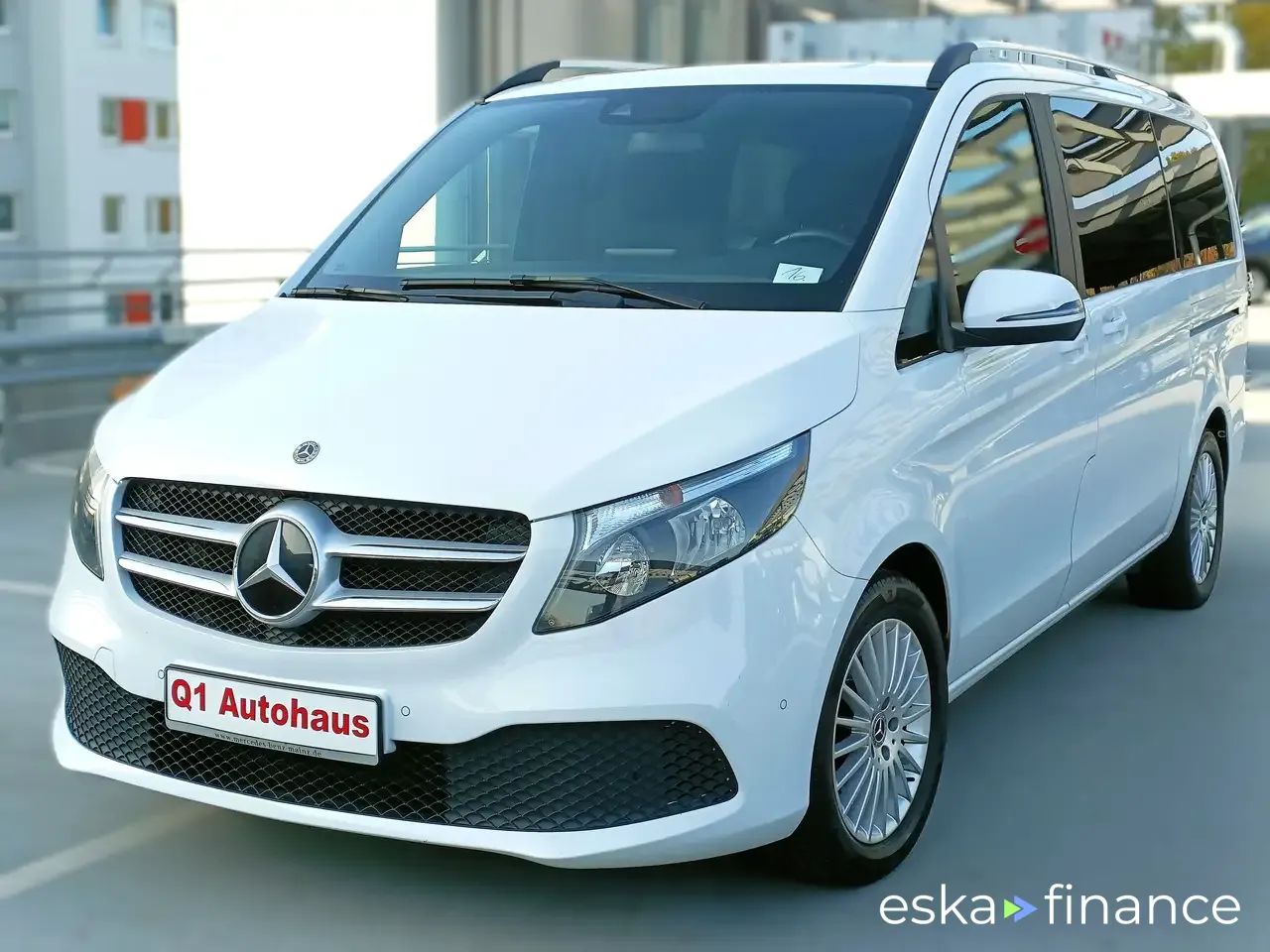 Financování Hatchback MERCEDES V 220 2019