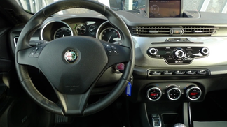 Leasing Hatchback Alfa Romeo Giulietta 2012