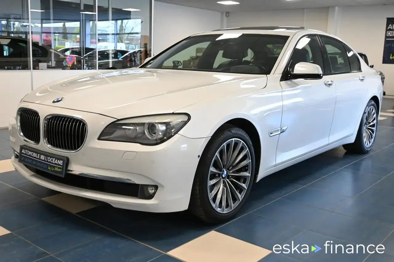 Lízing Sedan BMW 740 2011