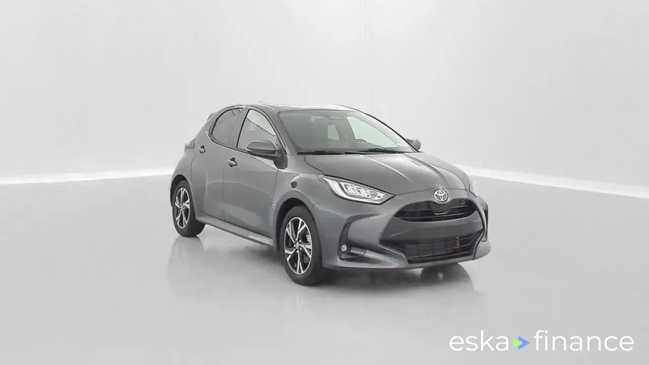Leasing Sedan Toyota Yaris 2024