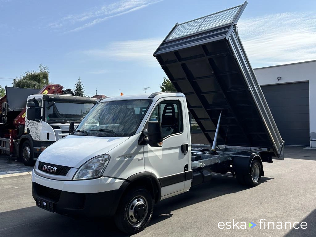 Zamknięte pudełko Iveco DAILY 2012