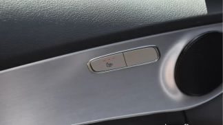 Lízing Sedan MERCEDES C 180 2021