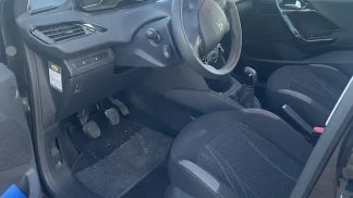 Lízing Sedan Peugeot 208 2015