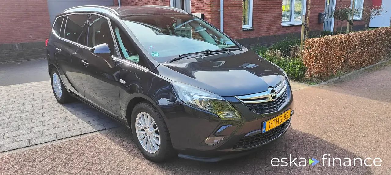 Lízing Hatchback Opel Zafira Tourer 2014