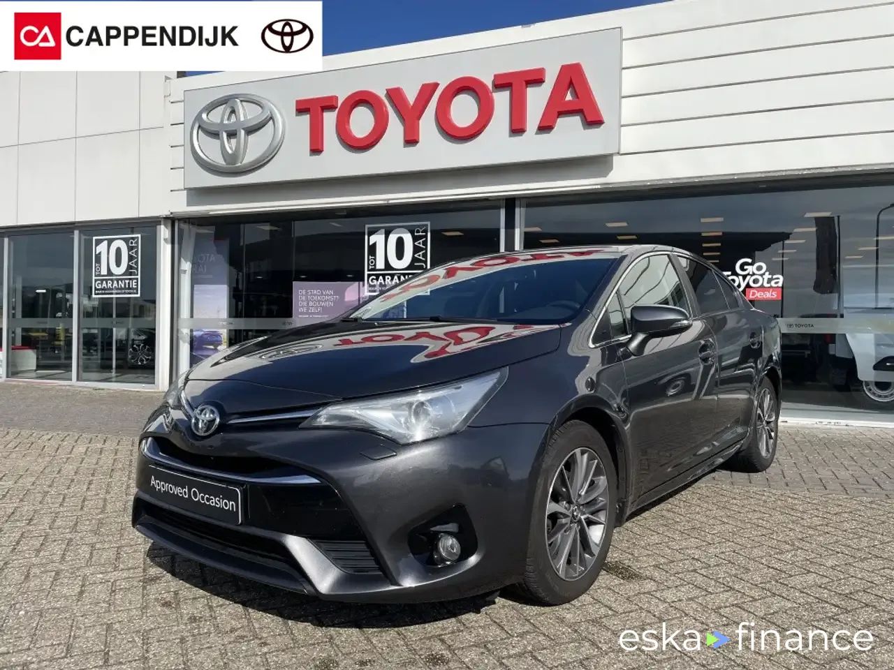 Sedan Toyota Avensis 2015