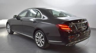 Lízing Sedan MERCEDES E 220 2020