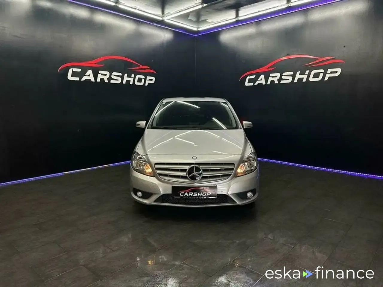 Lízing Hatchback MERCEDES B 180 2012