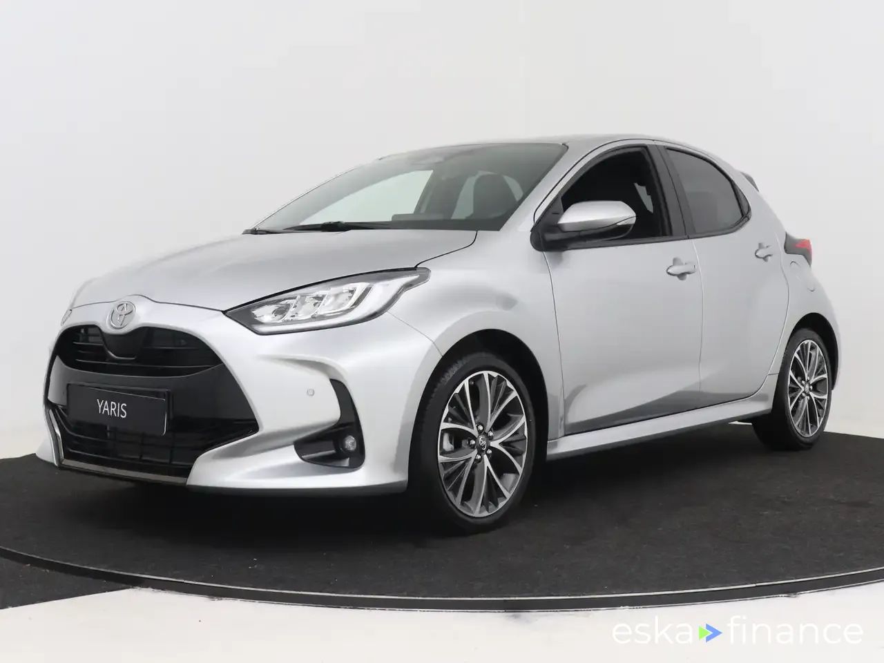 Lízing Hatchback Toyota Yaris 2024