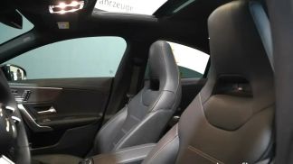 Lízing Sedan MERCEDES CLA 200 2023