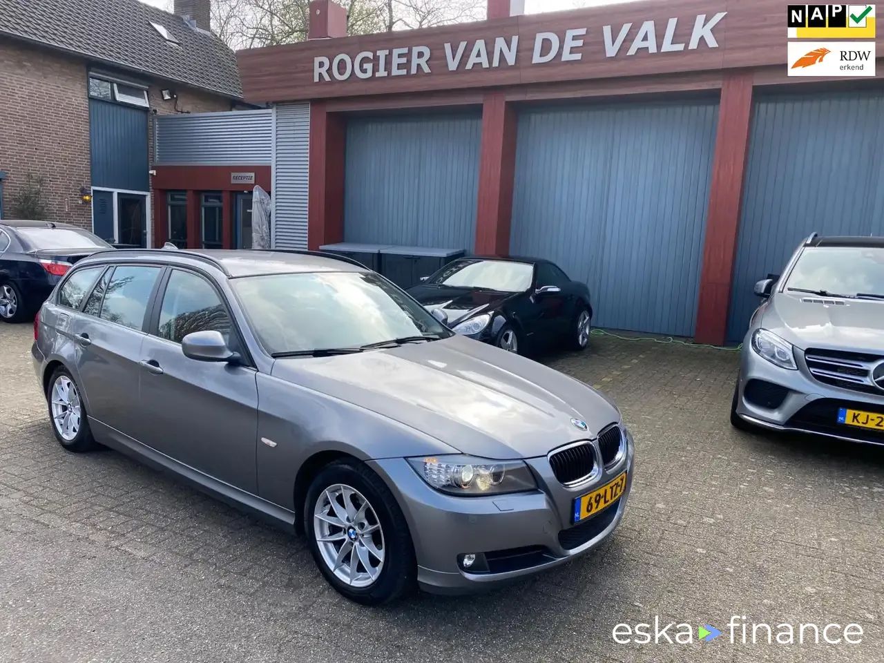 Leasing Wagon BMW 318 2010
