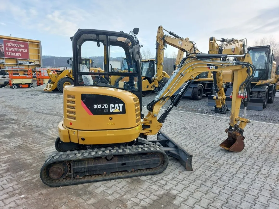 Lízing Pásové rýpadlo Caterpillar 302.7D CR 2016