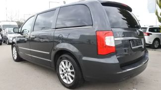 Lízing Hatchback Lancia Voyager 2012