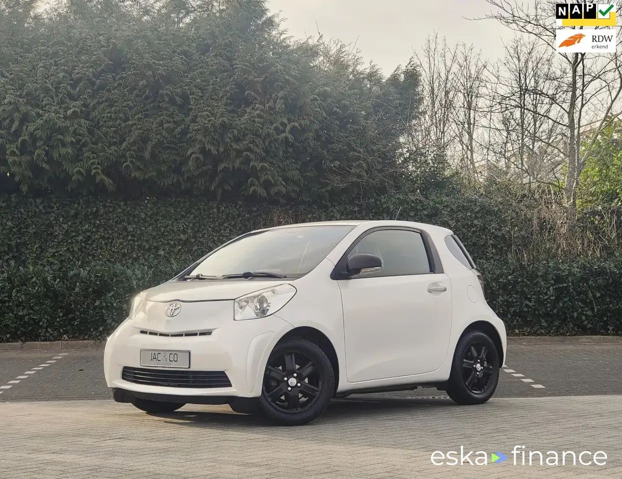 Financování Hatchback Toyota IQ 2010
