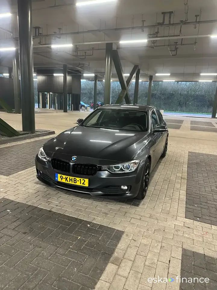 Lízing Sedan BMW 320 2013