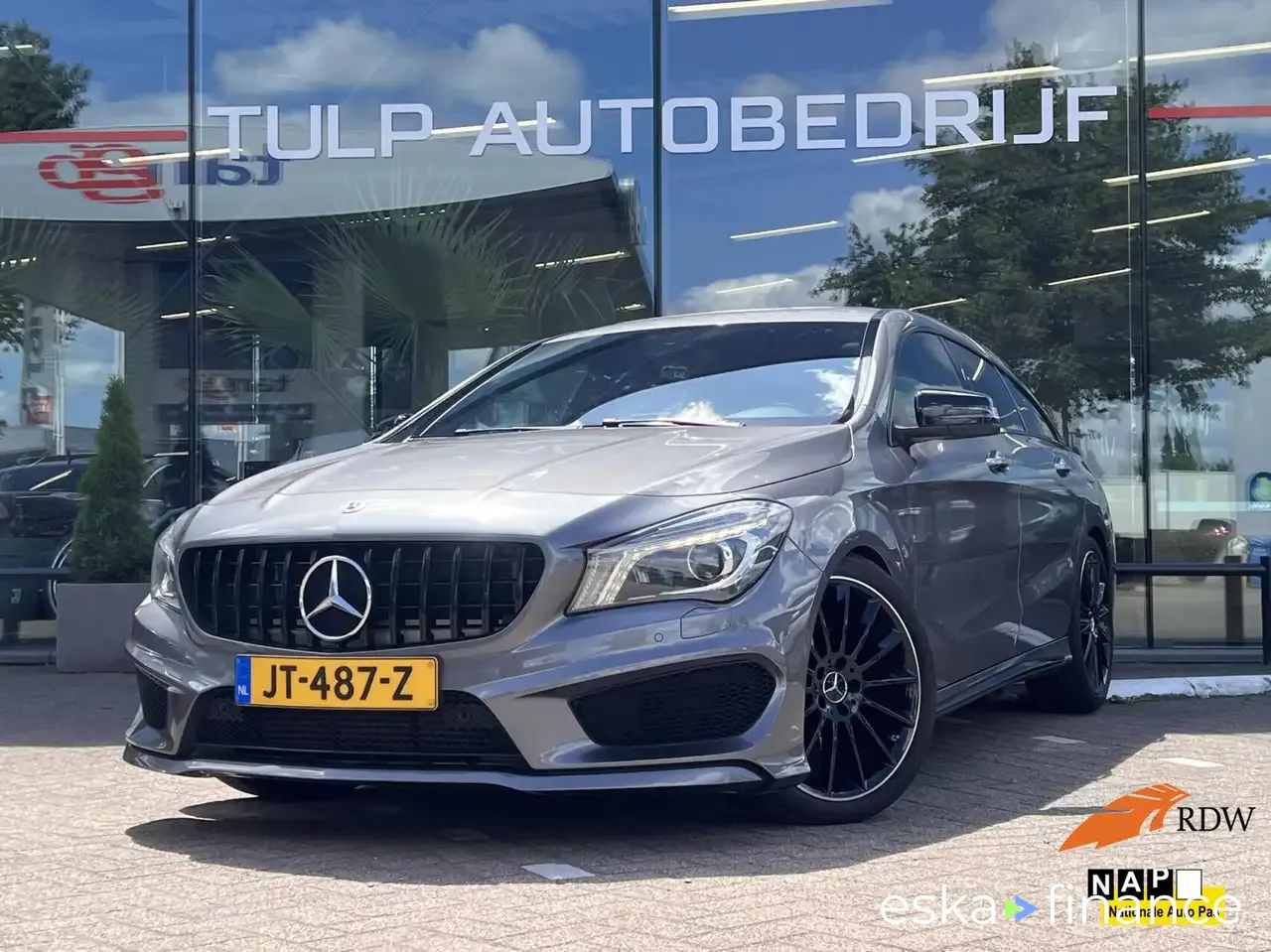 Lízing Sedan MERCEDES CLA 180 2016