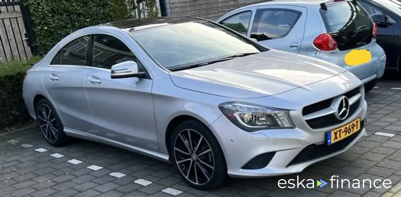 Lízing Sedan MERCEDES CLA 180 2015