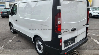 Specjalna ciężarówka Renault Trafic 2021