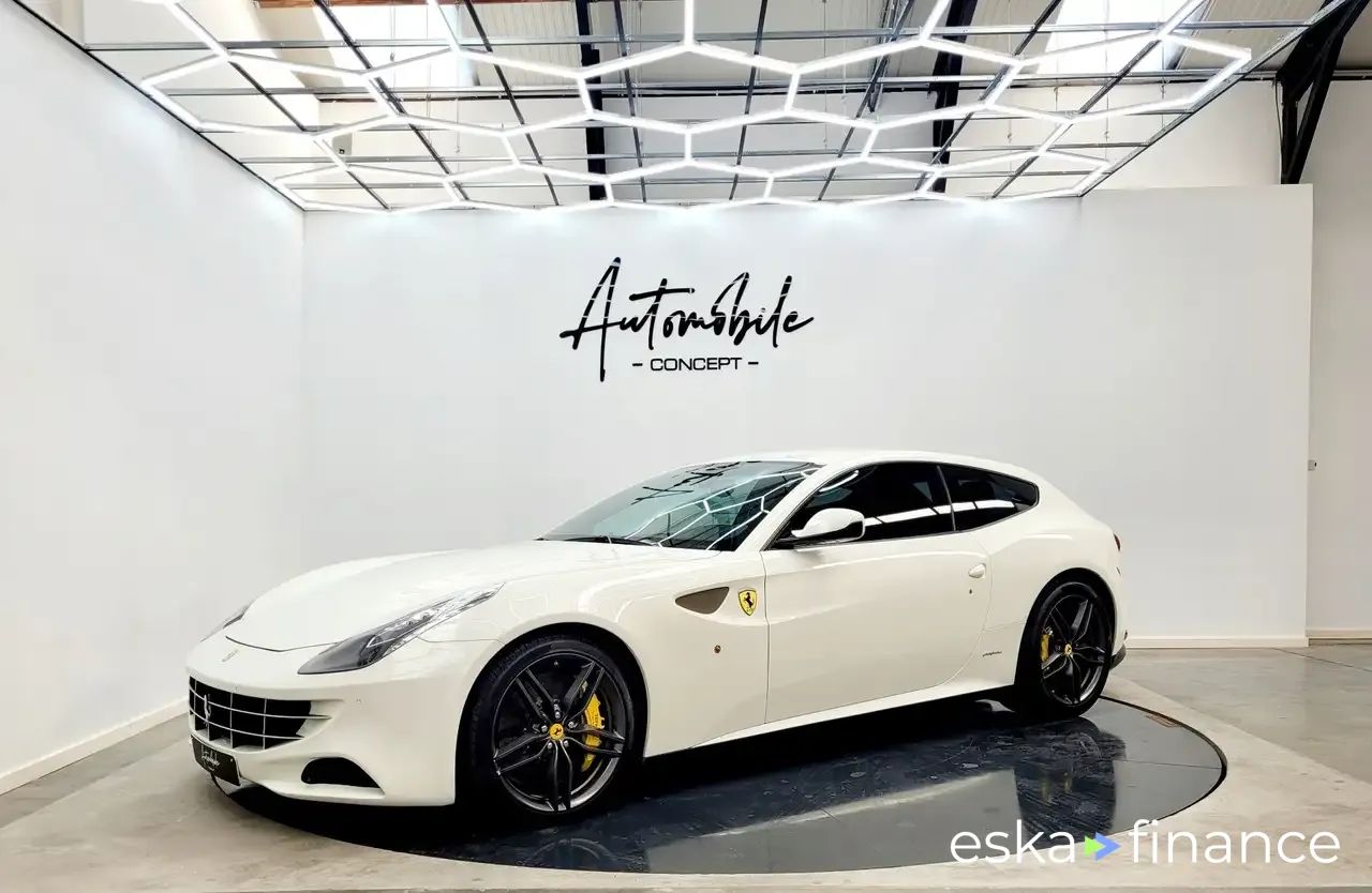 Lízing Kupé Ferrari FF 2012