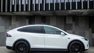 Financování SUV Tesla Model X 2019