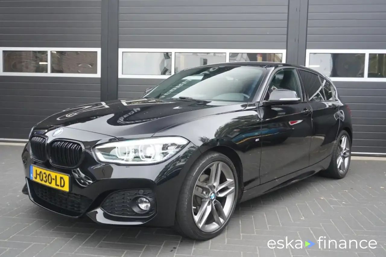 Hatchback BMW 118 2017