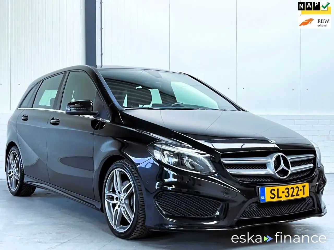 Lízing Hatchback MERCEDES B 180 2018