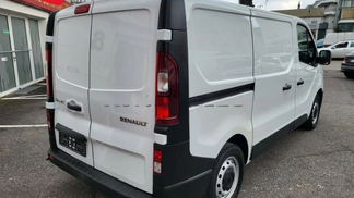 Specjalna ciężarówka Renault Trafic 2021