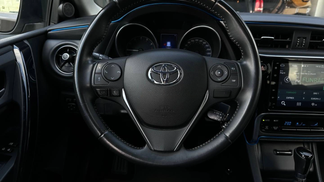 Hatchback Toyota Auris 2016