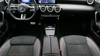 Lízing Sedan MERCEDES A 250 2024