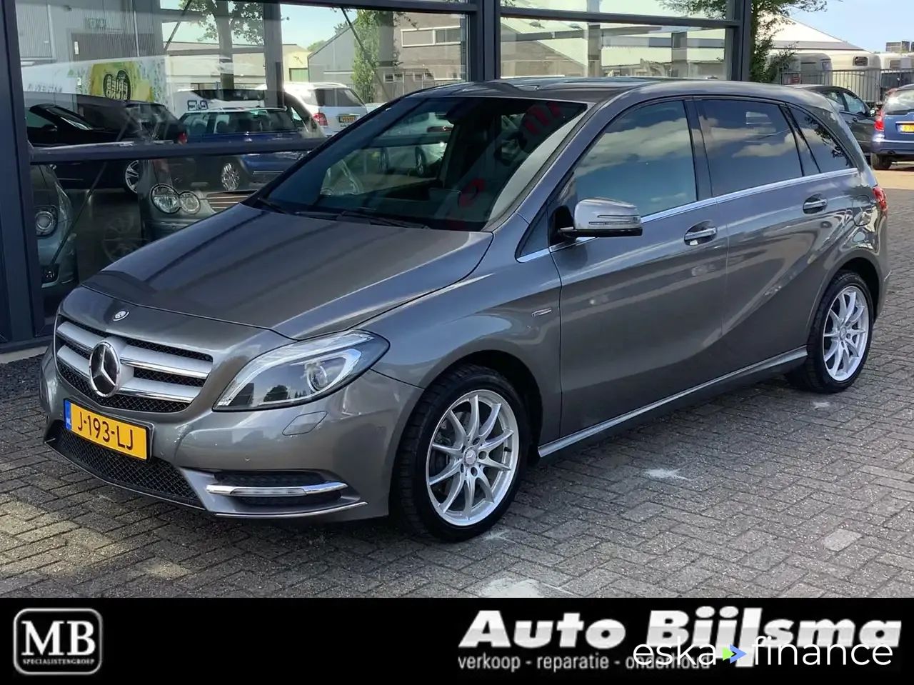 Leasing Hatchback MERCEDES B 180 2012