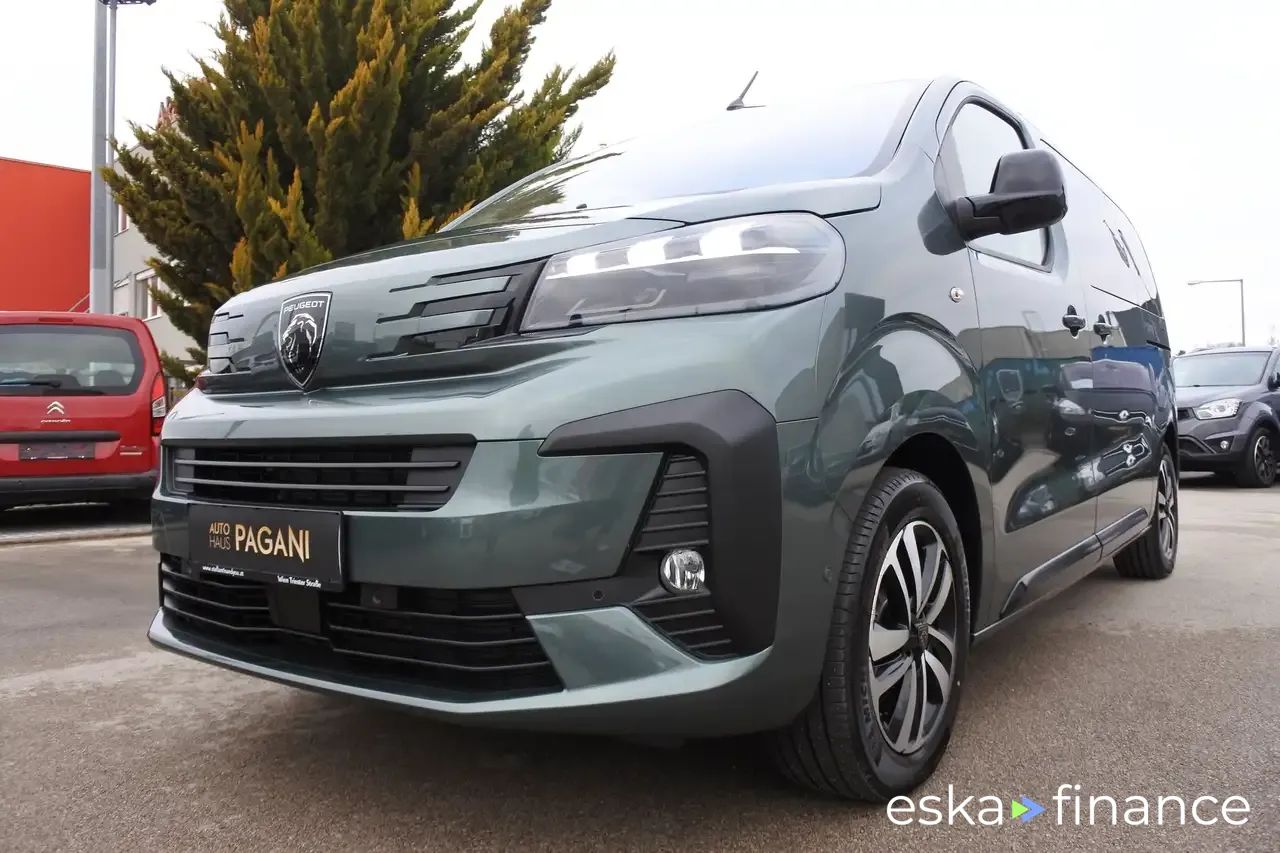 Leasing Hatchback Peugeot Traveller 2025