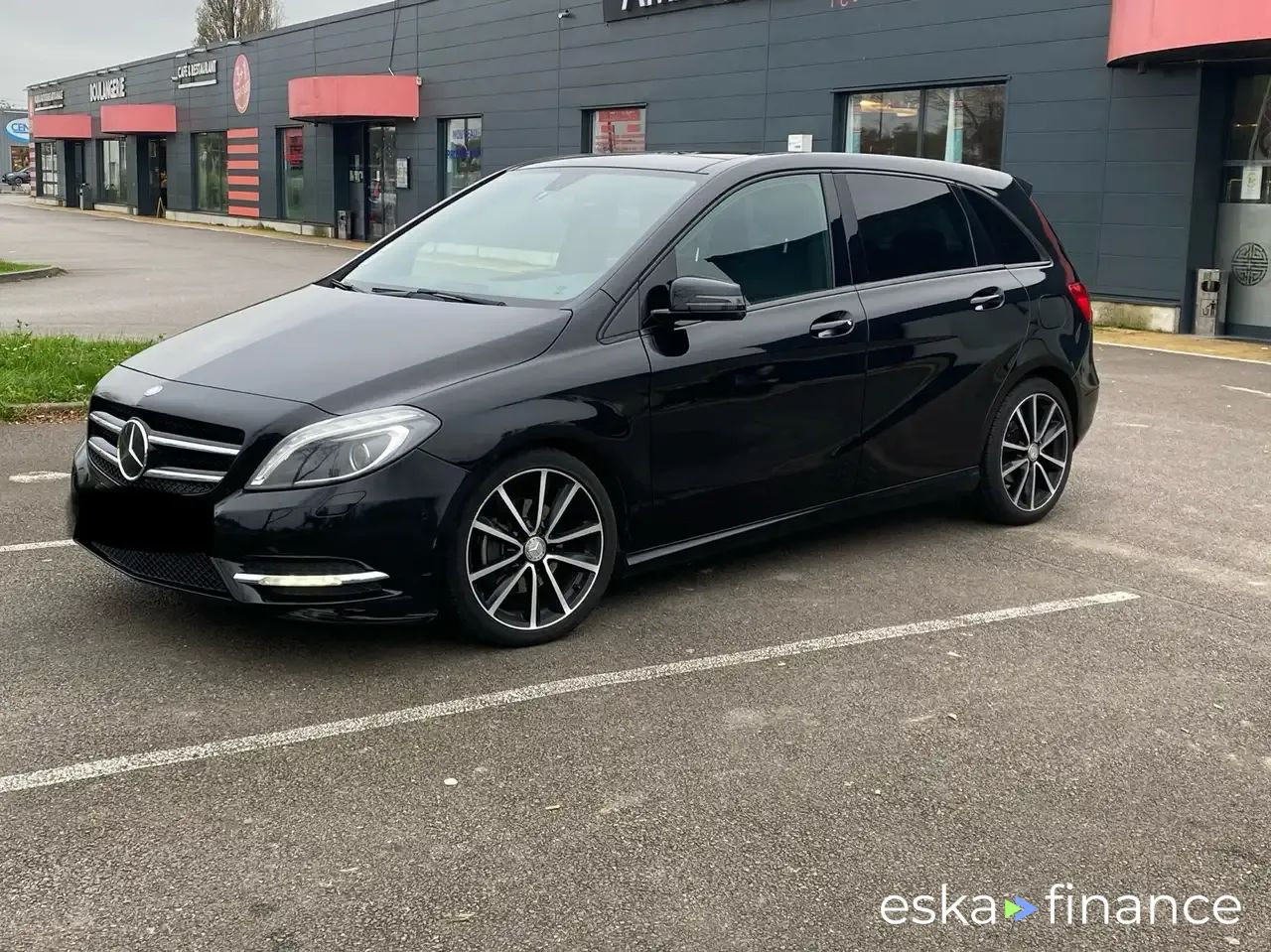 Lízing Hatchback MERCEDES B 200 2013