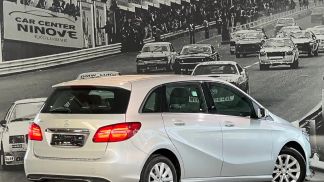 Financování Hatchback MERCEDES B 180 2017