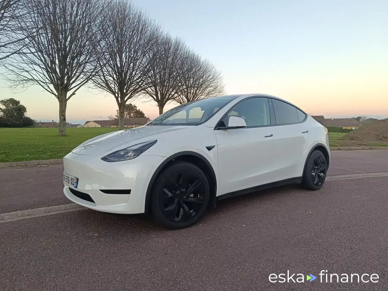 Finansowanie Van Tesla Model Y 2024