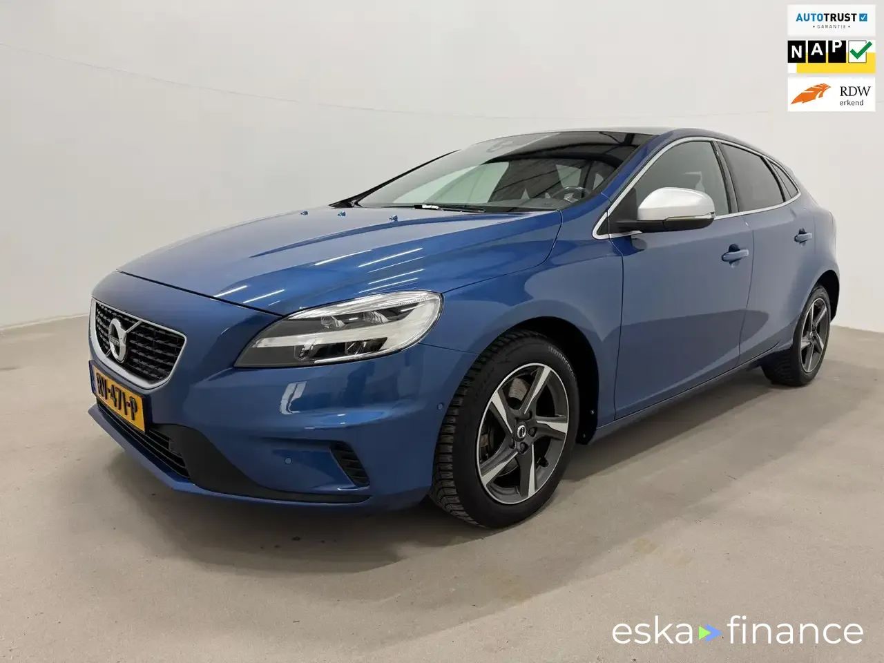 Leasing Hatchback Volvo V40 2018