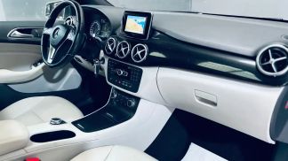 Lízing Hatchback MERCEDES B 180 2014