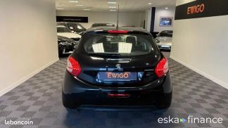 Lízing Hatchback Peugeot 208 2013