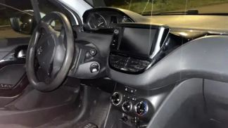 Lízing Sedan Peugeot 208 2016