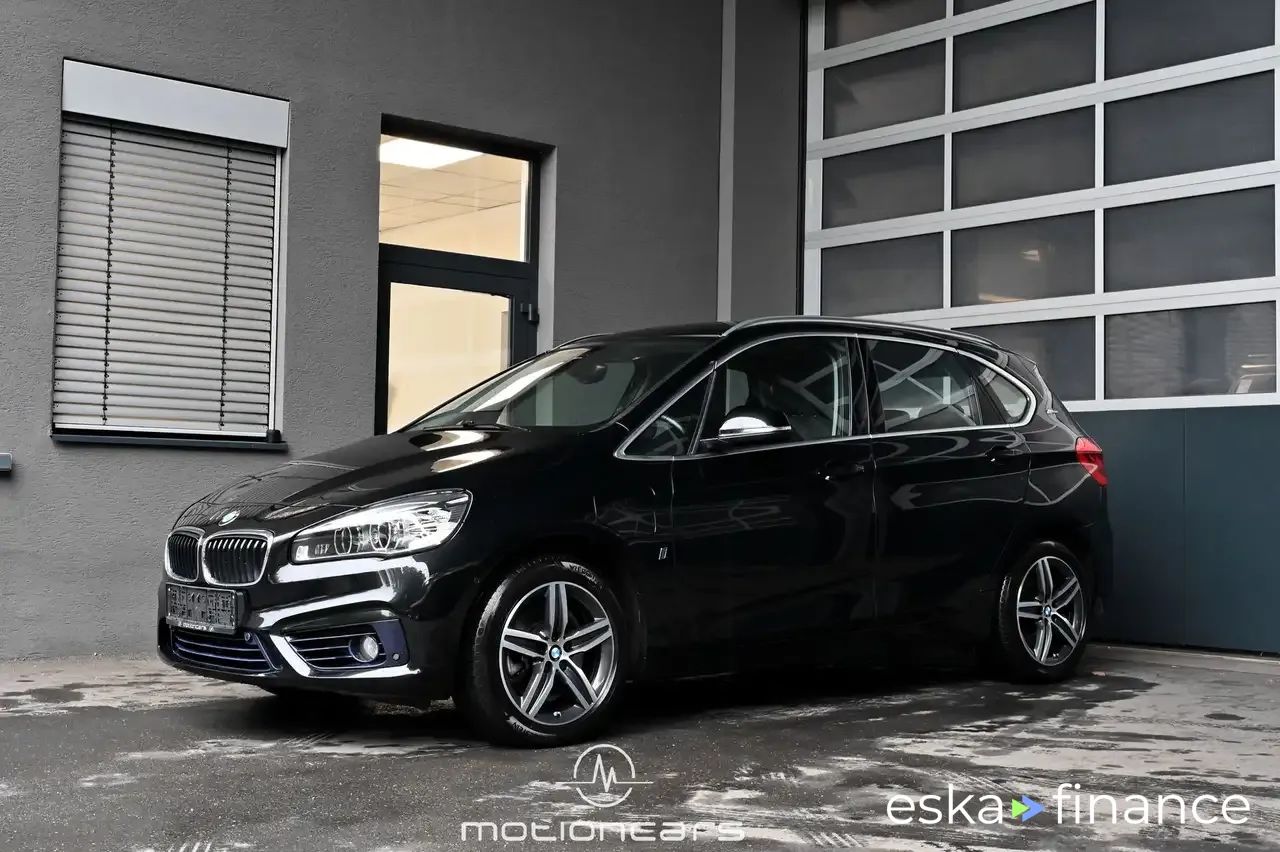 Lízing Hatchback BMW 225 2017