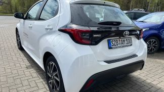 Lízing Sedan Toyota Yaris 2023